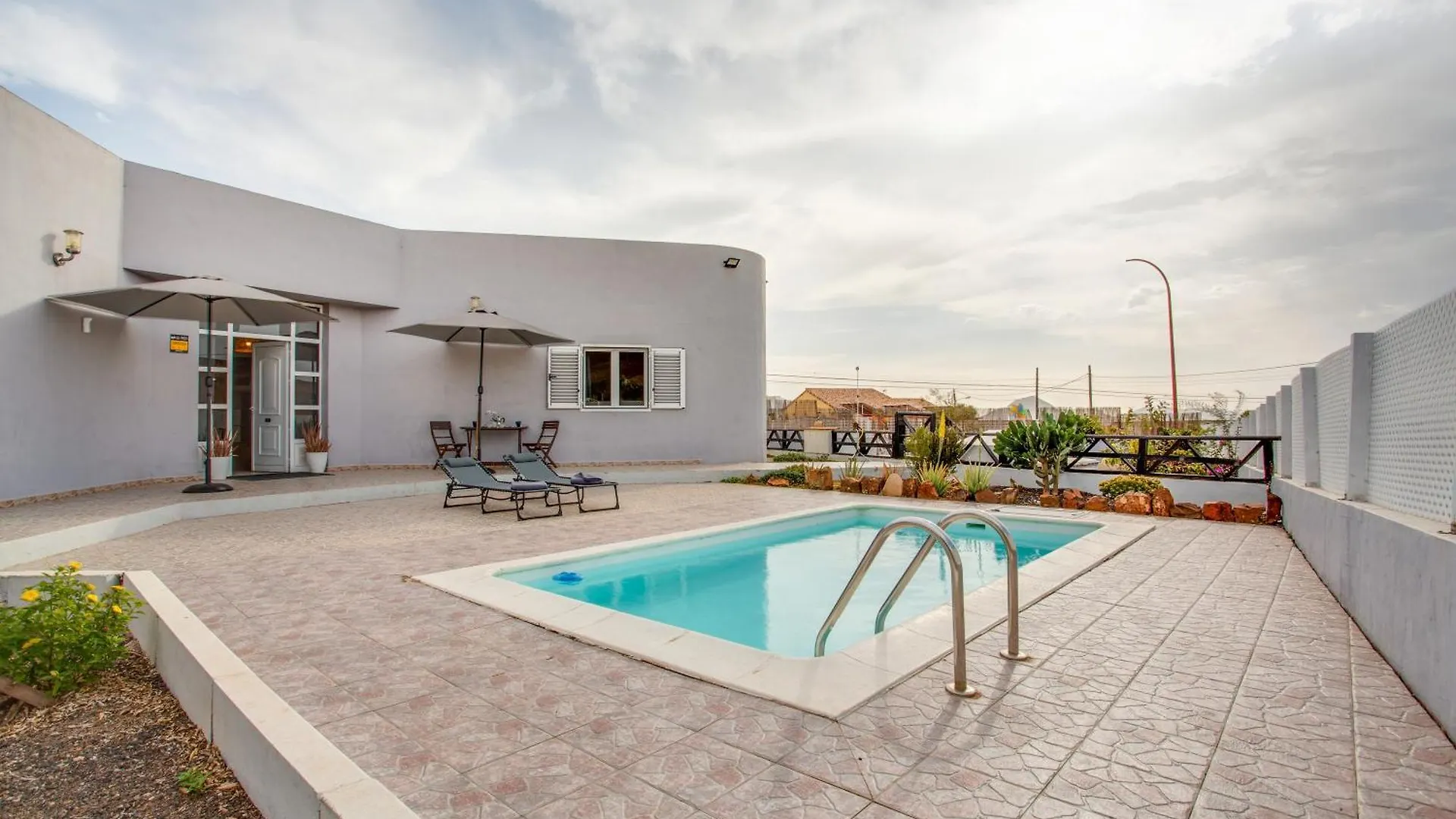 Kontakt z Villa Brisa De Gairia